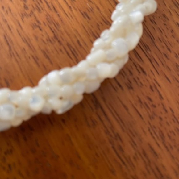 Vintage white mother of pearl bead twisted rope necklace - Picture 3 of 4